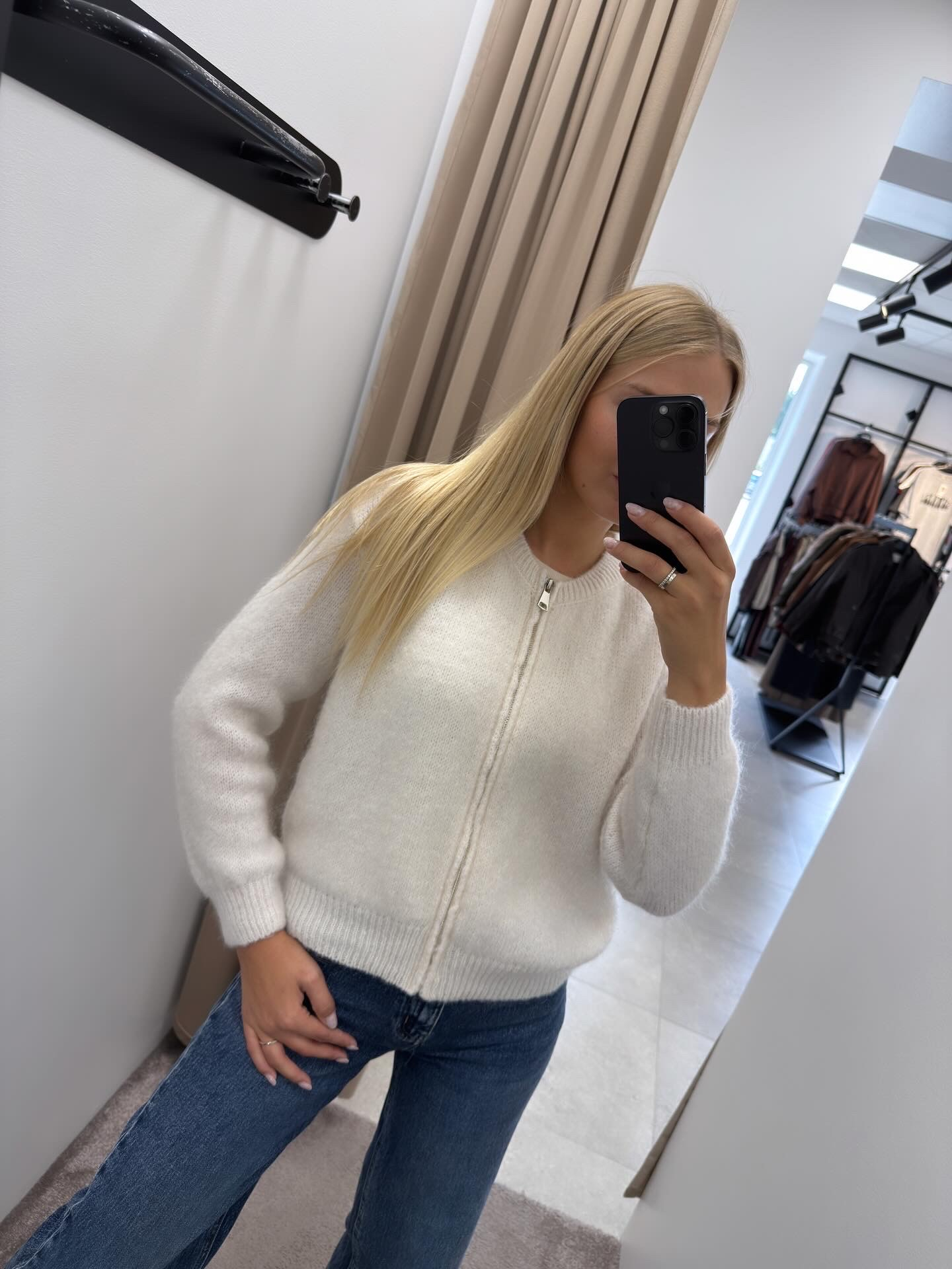 68DD962D-94DD-4727-BB9D-6D6BEFF60926 Megztukas - Image 1