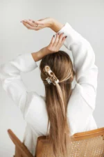 Nora plaukų segtukas - Migdolų latė - Image 4