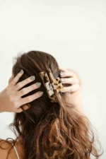 Nora plaukų segtukas - Migdolų latė - Image 2